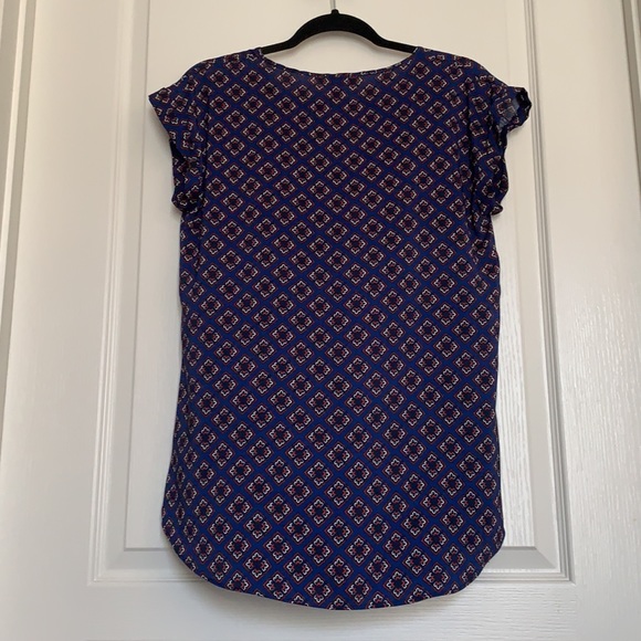 Patterned EXPRESS Rolled Sleeve Blouse - Picture 5 of 6